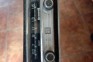 Radio autovox perfettamente funzionante per auto d