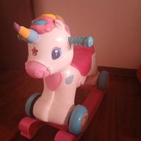 Giochi cavalcabili e peluche