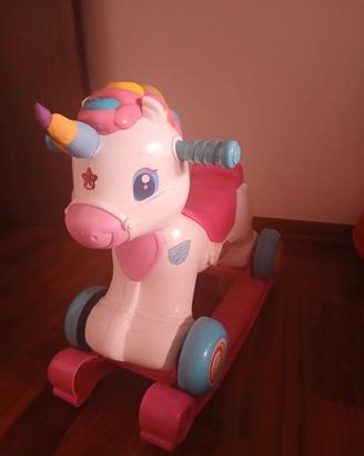Giochi cavalcabili e peluche