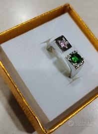 Anello bigiotteria con pietre verde e rosa