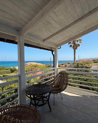 Villa bifamiliare, a 50 m dal mare, ristrutturata