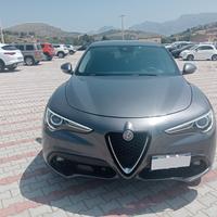 Alfa Romeo Stelvio 2.2 Turbodiesel 180 CV AT8 RWD 