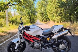 Ducati Monster 796