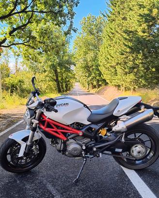 Ducati Monster 796