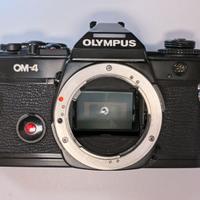 OLYMPUS OM 4 con ZUIKO 50 MM 1,4