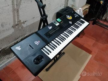 tastiera musicale Korg M1