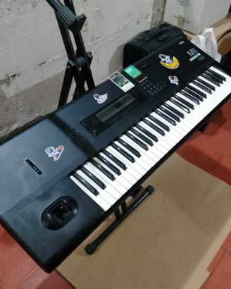 tastiera musicale Korg M1