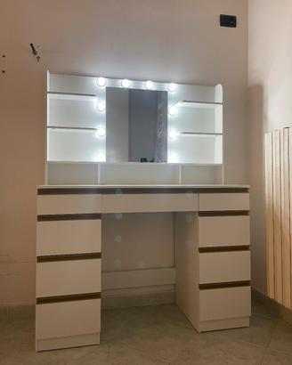 Toeletta trucco con specchio illuminato e cassetti