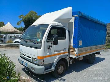 Nissan cabstar con centina