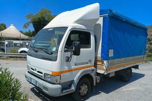 Nissan cabstar con centina