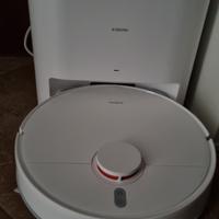 Robot aspirapolvere lavapavimenti