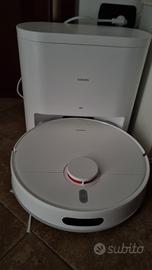 Robot aspirapolvere lavapavimenti