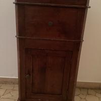 Comodino antico