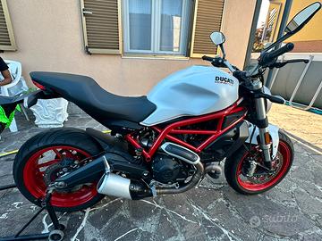 Ducati monster 797