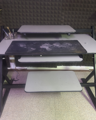 Tavolo professionale per studio di registrazione