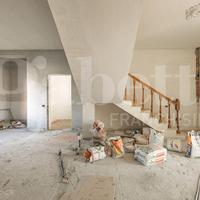Casa indipendente in fase di ristrutturazione