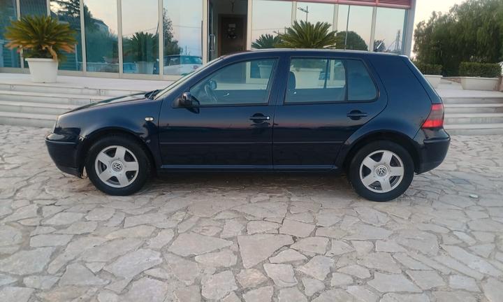 Volkswagen Golf 1.6 cat 5 porte