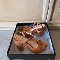 Sandalo in camoscio con tacco - PrimaDonna