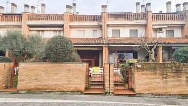 Villetta a schiera di 187 m² con 4 locali e box au