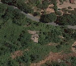Casale di vecchia costruzione e terreno