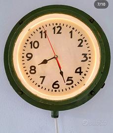 Orologio da parete ghisa verde vintage in