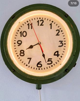 Orologio da parete ghisa verde vintage in