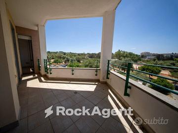 LUMINOSO TRILOCALE CON TERRAZZO PANORAMICO, CANTIN