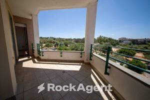 LUMINOSO TRILOCALE CON TERRAZZO PANORAMICO, CANTIN