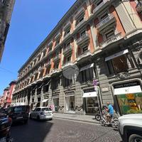 NEGOZIO A NAPOLI