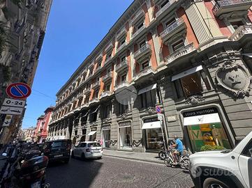 NEGOZIO A NAPOLI