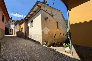 3 LOCALI A CASCIA