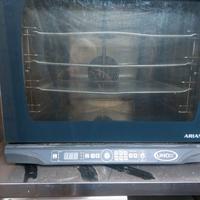 Forno a convenzione con tastiera digitale