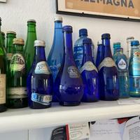 Bottiglie d'acqua in vetro