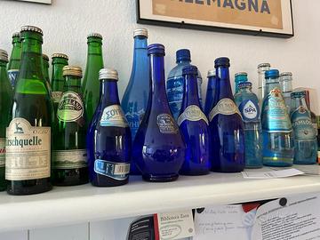 Bottiglie d'acqua in vetro