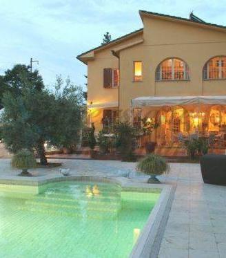 Villa di 220 m² con più di 5 locali e box auto a G