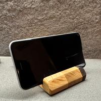 Supporto artigianale per cellulari universale