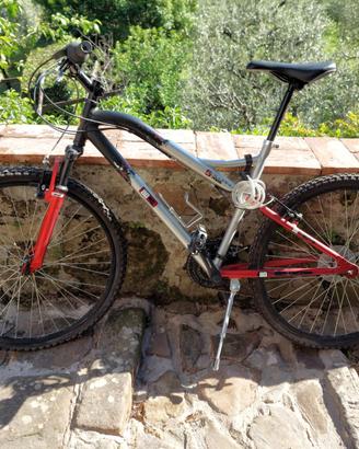 Bicicletta Mountain Bike