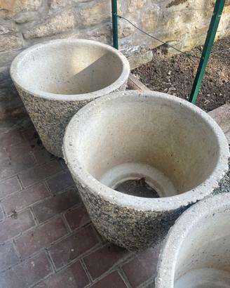 Fioriera tonda in cenento e ghiaia lavata