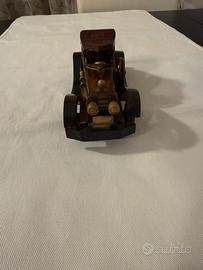 Modellino auto d’epoca in legno
