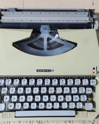 Antares Capri - macchina da scrivere