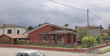 Immobile in asta di 205 m² con 3 locali e box auto
