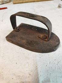 antico  ferro da stiro in ferro