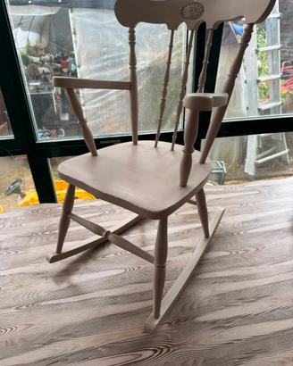 Deliziosa Sedia a Dondolo Shabby chic color cremin