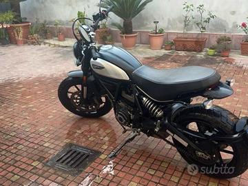 Ducati scrambler icon dark 2021 depotenziata