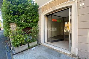 Negozio a Albese con Cassano 2 locali