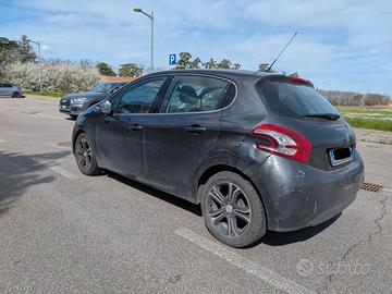 Peugeot 208 1.4 HDi 68 CV 5 porte Active 2014