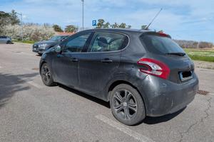Peugeot 208 1.4 HDi 68 CV 5 porte Active 2014