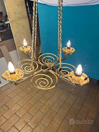 Lampadario in ferro battuto