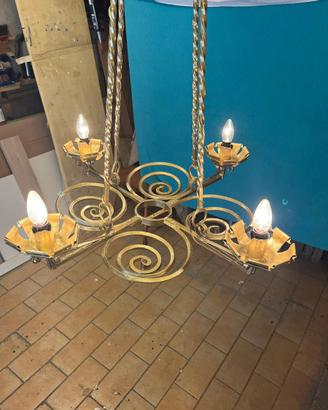 Lampadario in ferro battuto