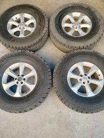 cerchi in lega da 17 originali Nissan Navara d40